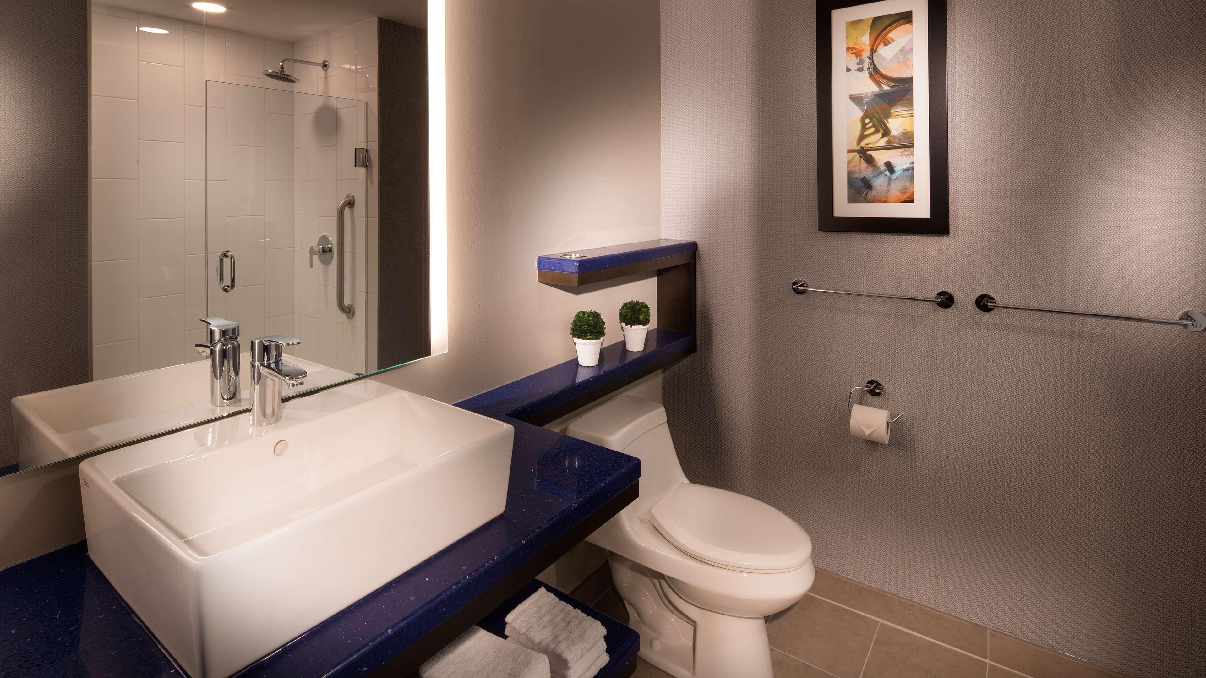 Glo Best Western Kanata Ottawa West Exterior photo