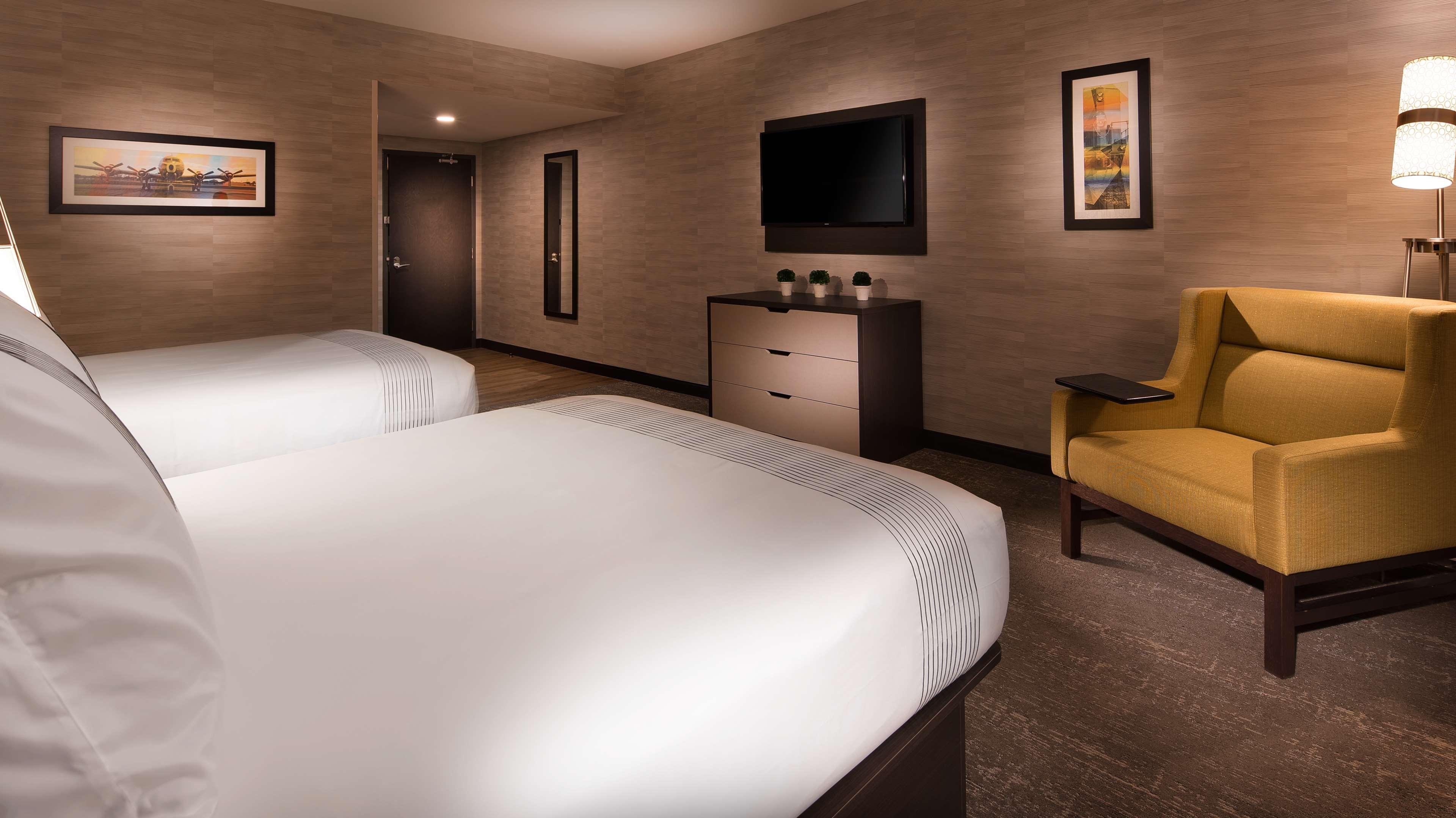Glo Best Western Kanata Ottawa West Exterior photo