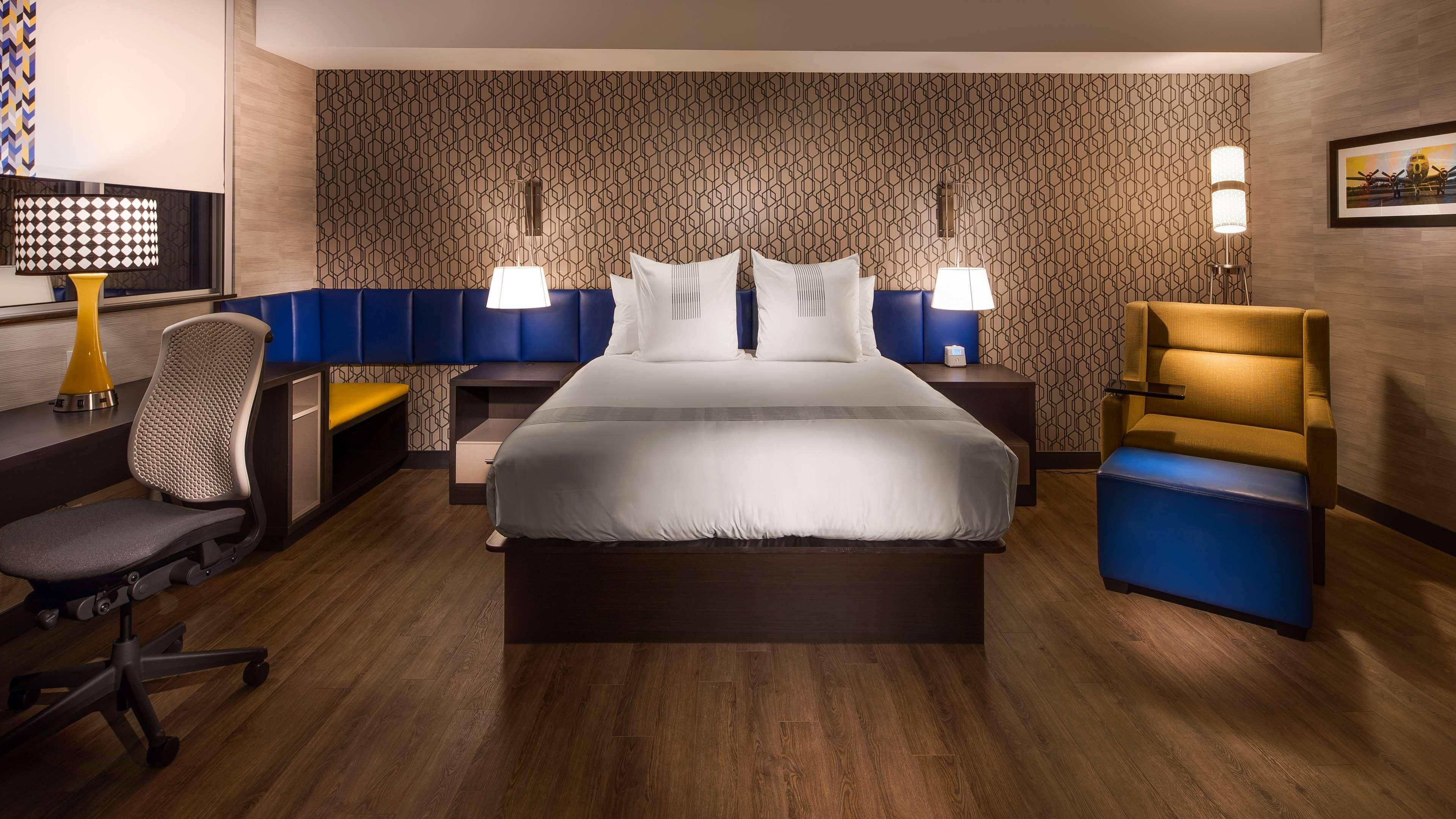 Glo Best Western Kanata Ottawa West Exterior photo