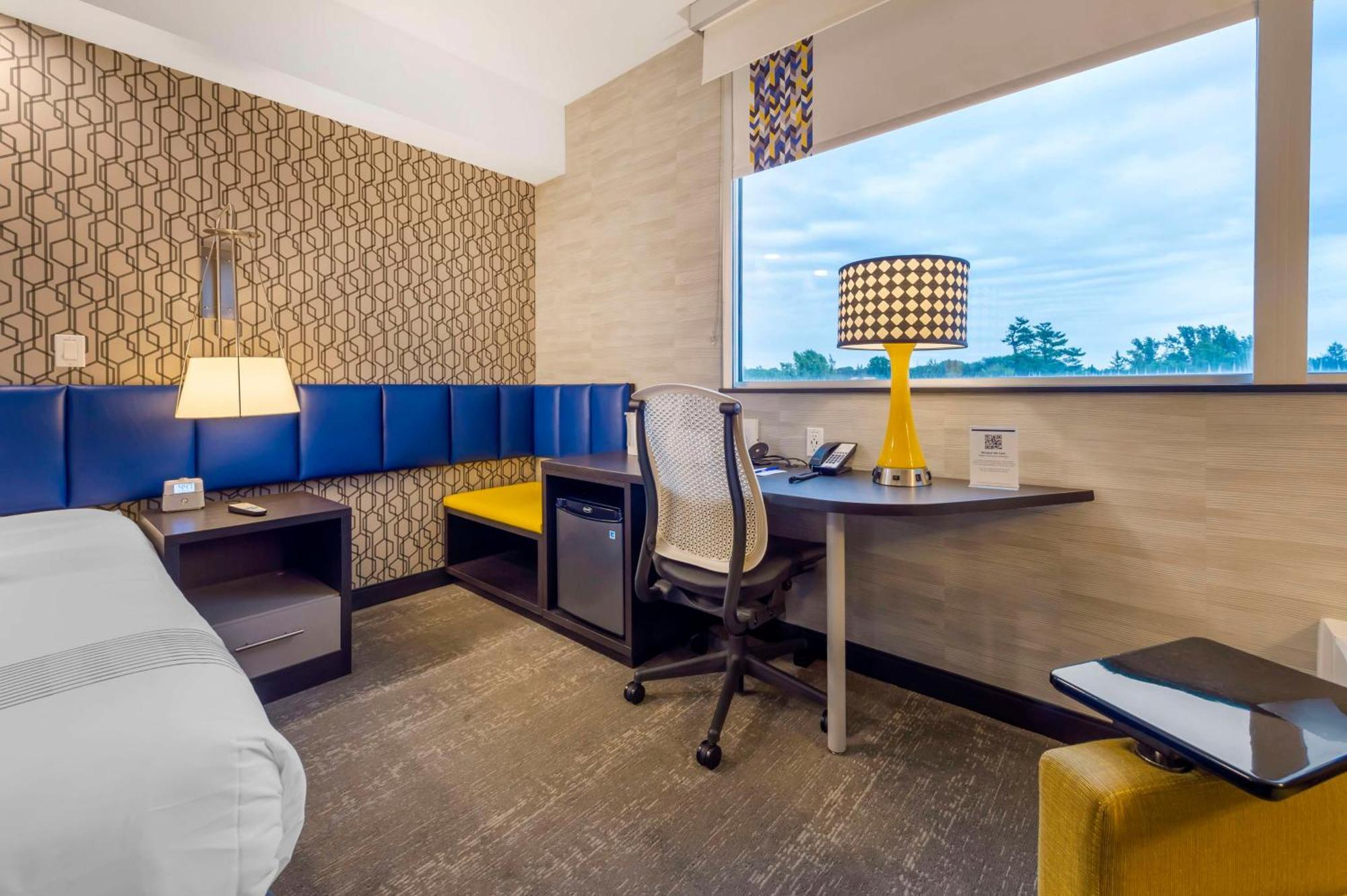 Glo Best Western Kanata Ottawa West Exterior photo