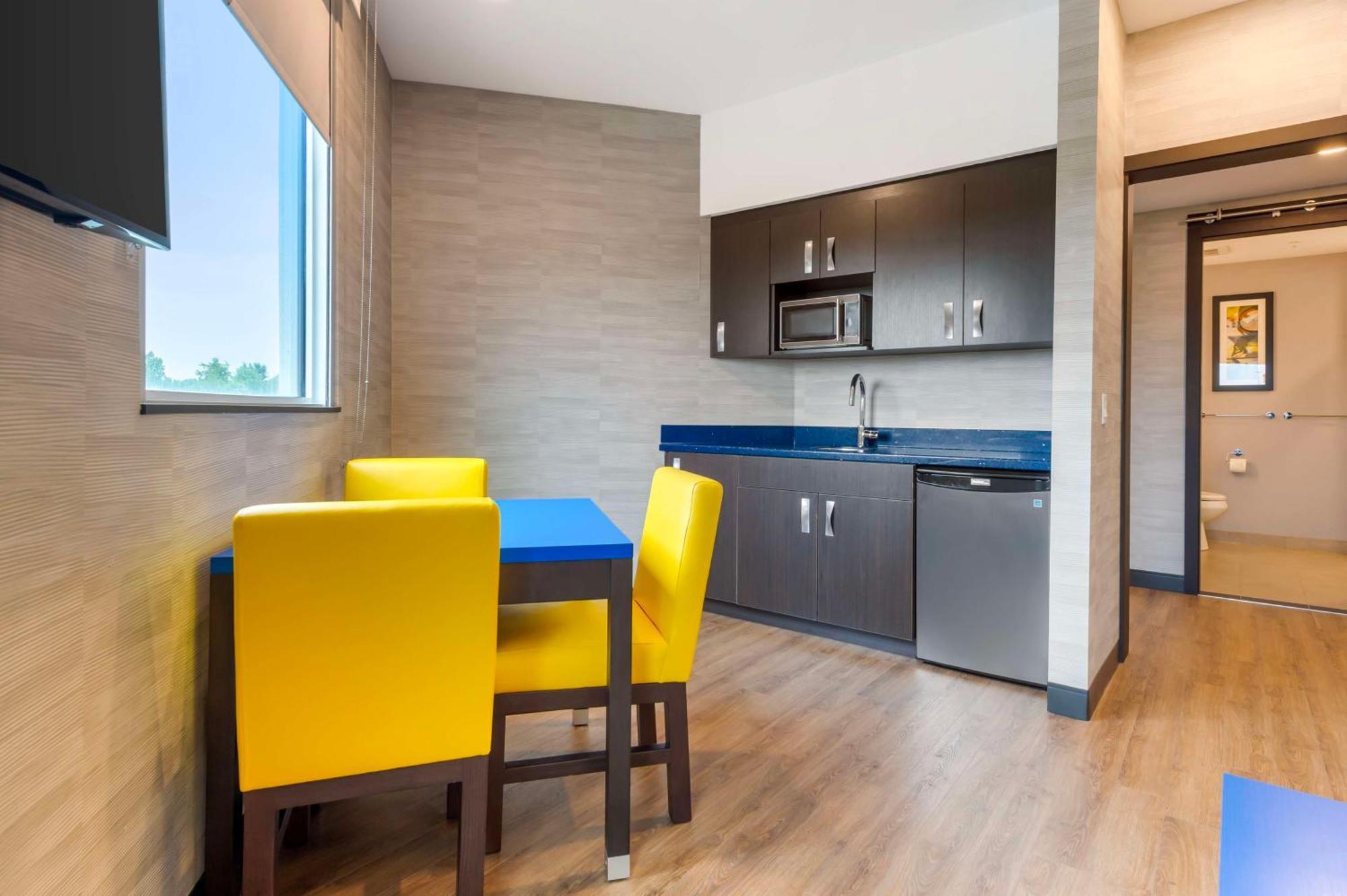 Glo Best Western Kanata Ottawa West Exterior photo