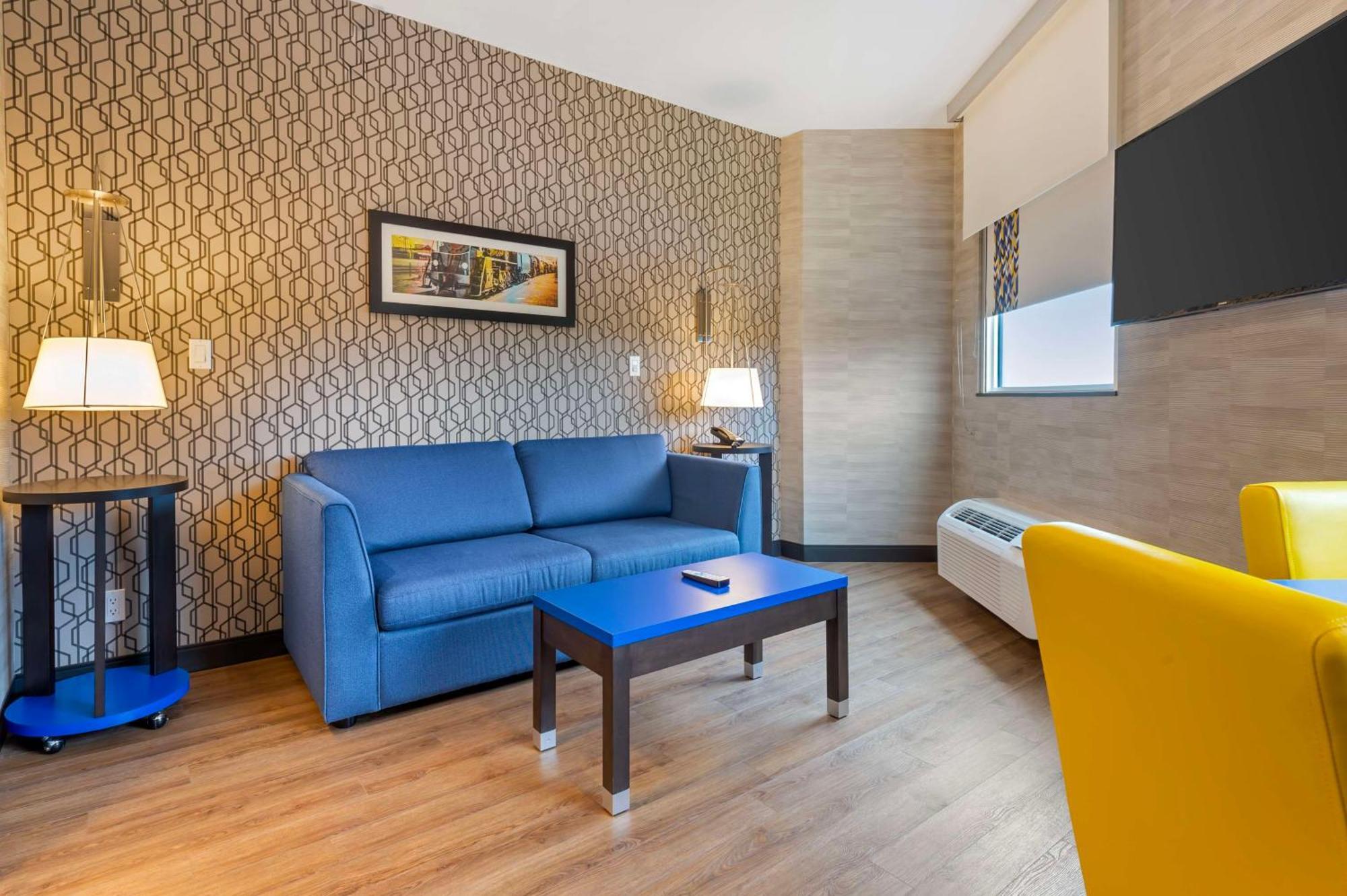 Glo Best Western Kanata Ottawa West Exterior photo