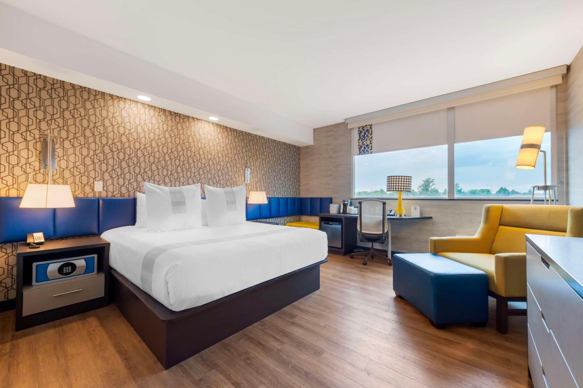 Glo Best Western Kanata Ottawa West Exterior photo